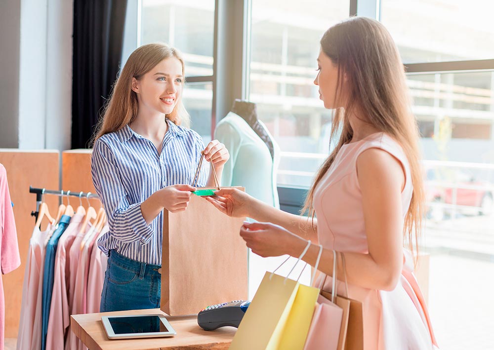 Representa el proceso de pago único en una tienda física.